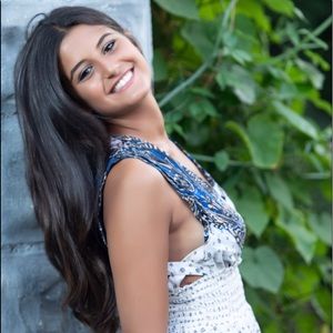 Meet your Posher, Maya